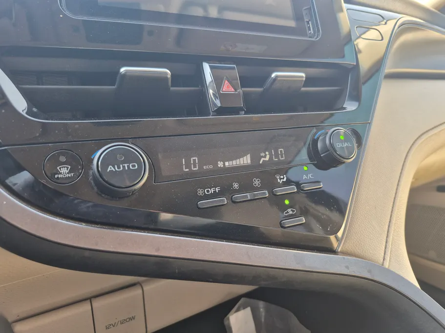 2022 Toyota Camry  LE HEV 