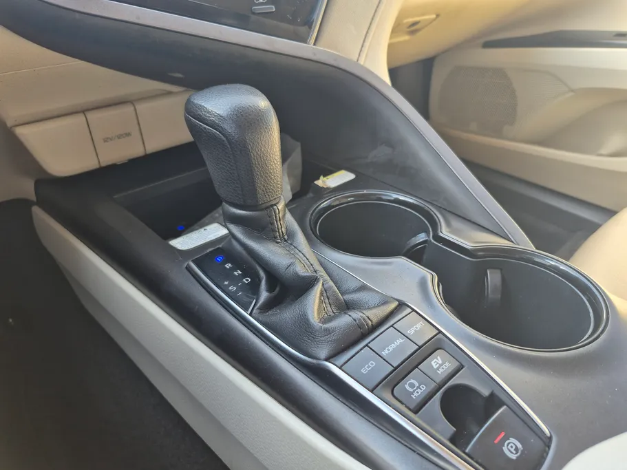 2022 Toyota Camry  LE HEV 