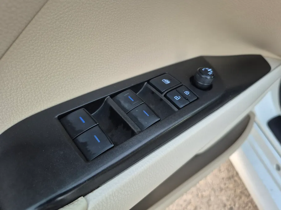 2022 Toyota Camry  LE HEV 
