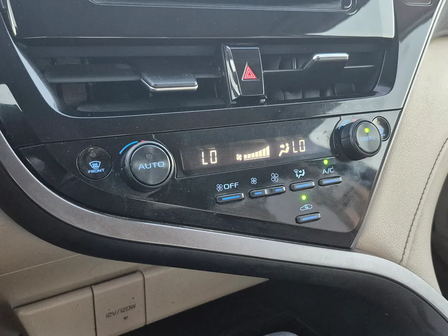 2022 Toyota Camry  LE HEV 