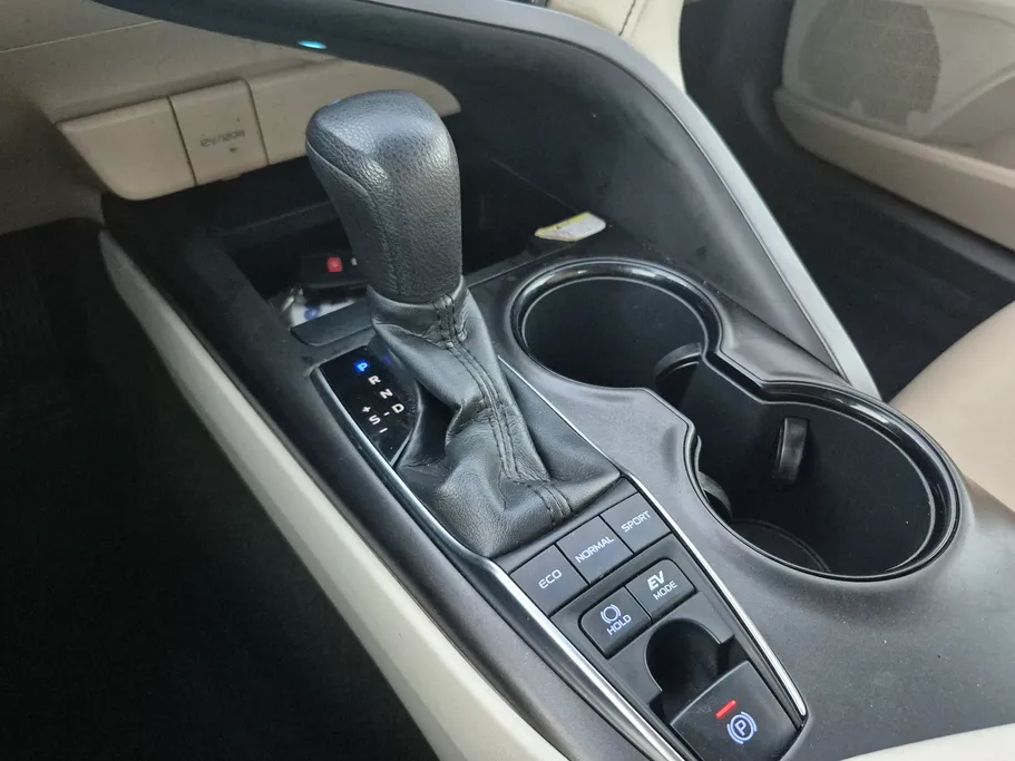 2022 Toyota Camry  LE HEV 