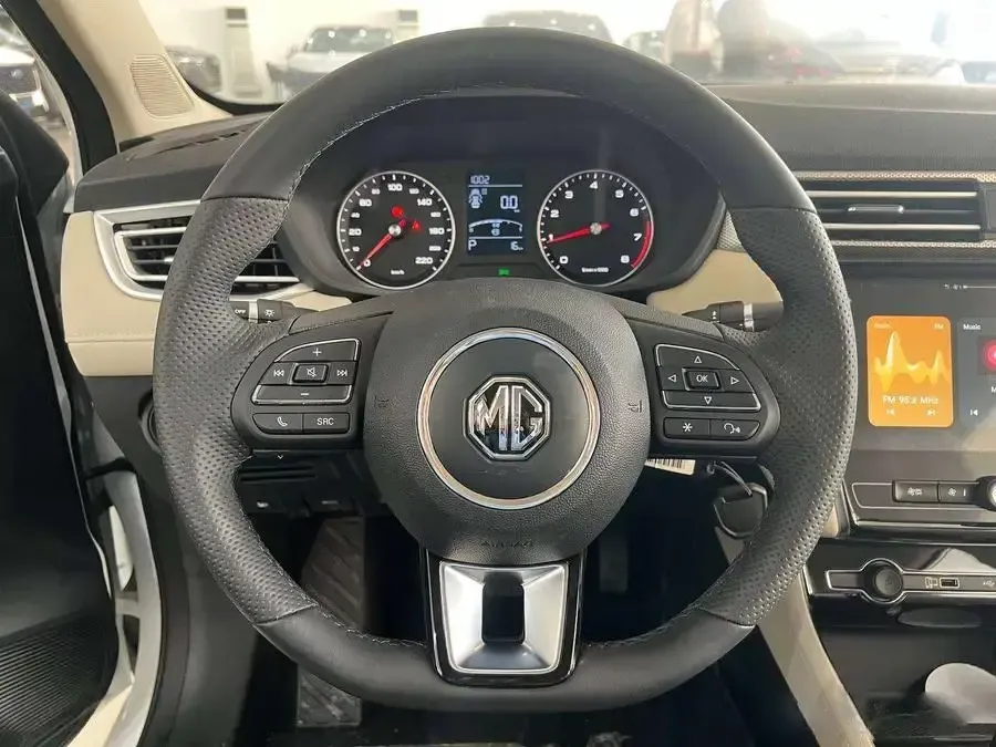 ام جي 5 STD 2025 