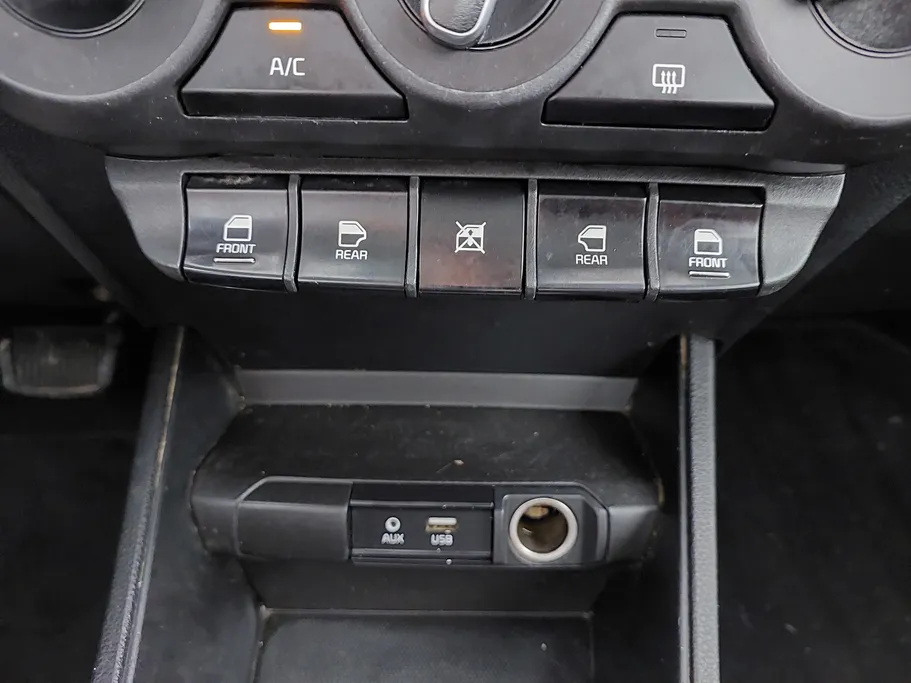 2022 Kia Pegas LX 