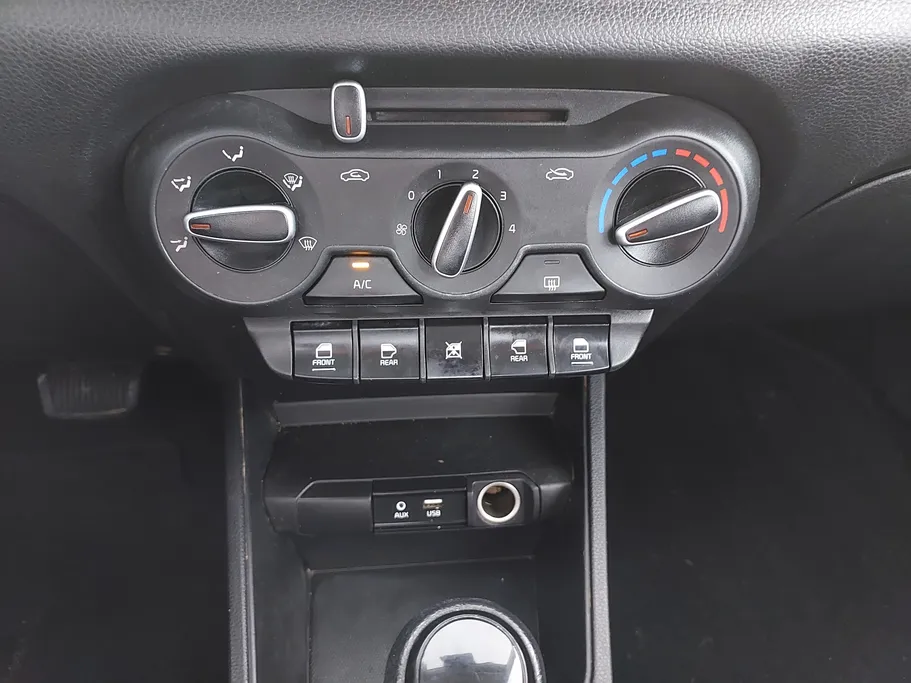 2022 Kia Pegas LX 