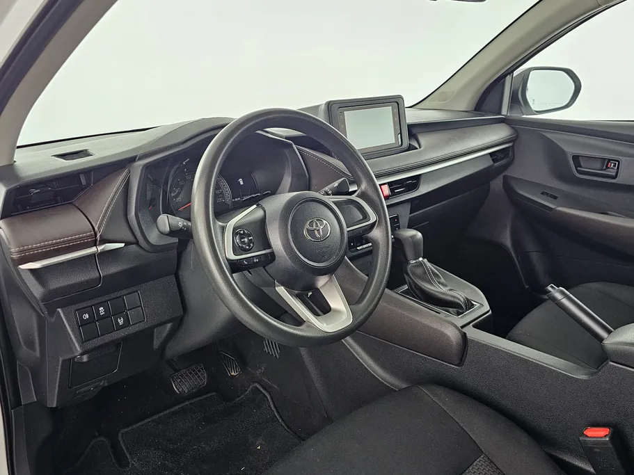 2023 Toyota Yaris  Y 