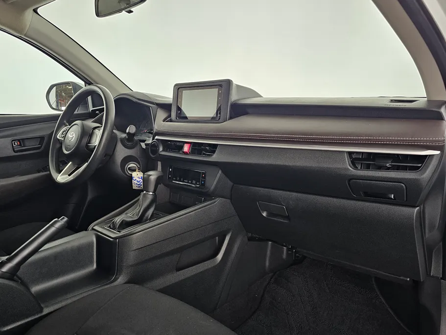 2023 Toyota Yaris  Y 