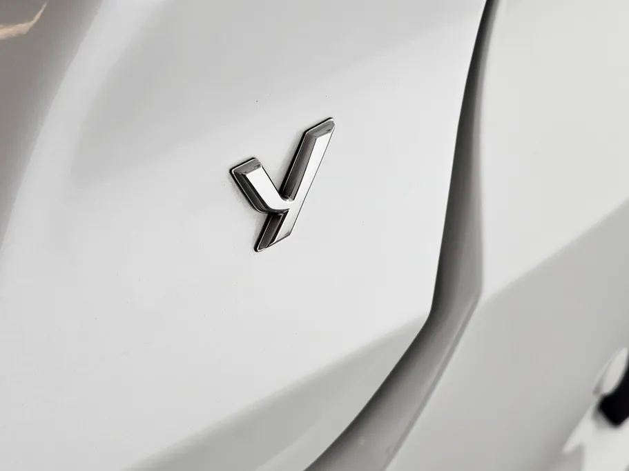 2023 Toyota Yaris  Y 