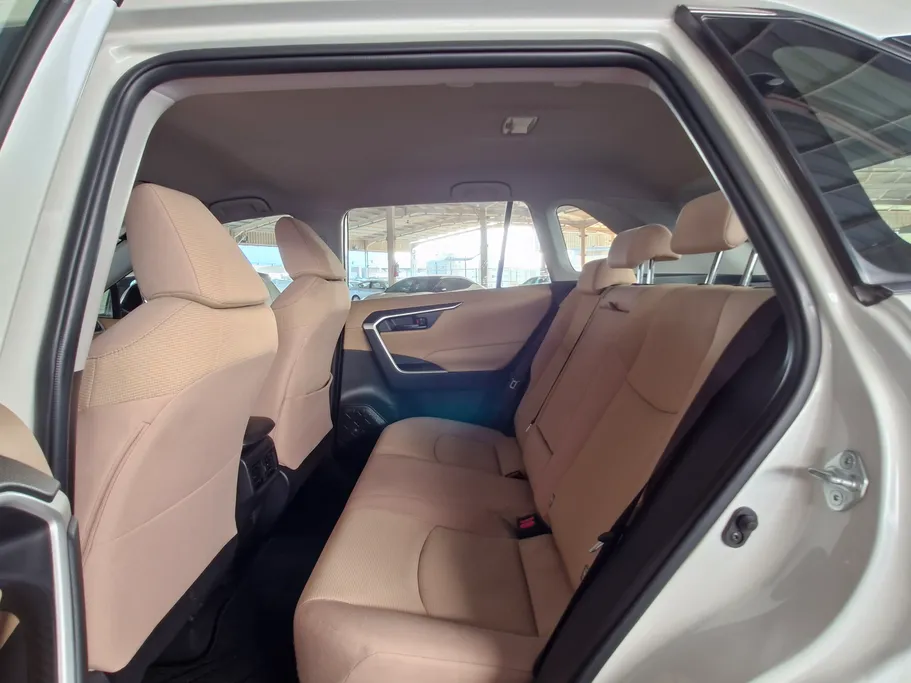 2021 Toyota RAV4 LE 