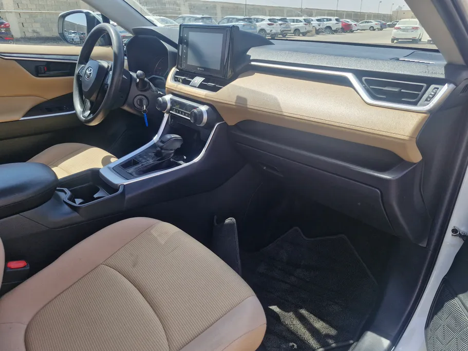 2021 Toyota RAV4 LE 