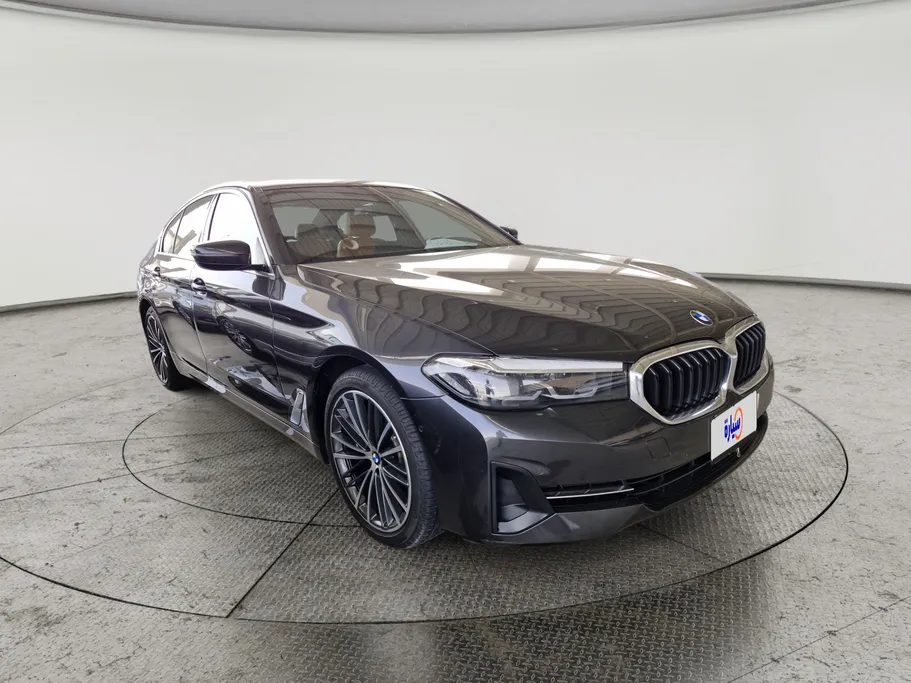 2023 BMW 5 Series 520i 