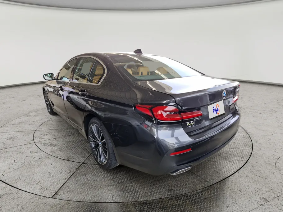 2023 BMW 5 Series 520i 