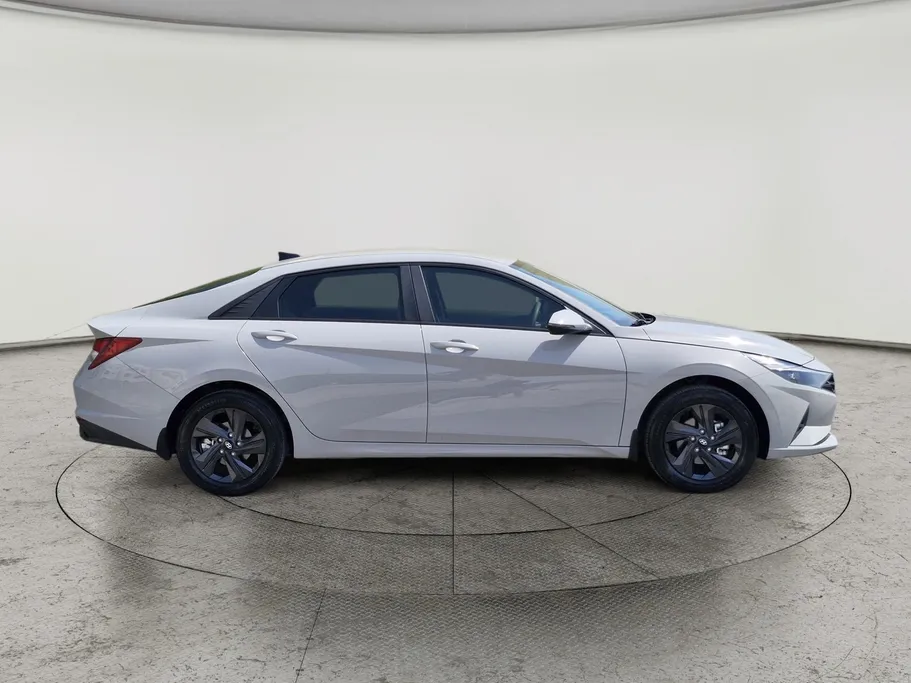 2023 Hyundai Elantra Smart 