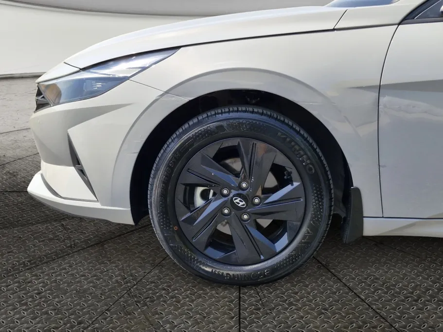 2023 Hyundai Elantra Smart 