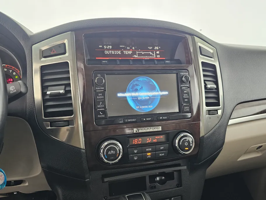 2022 Mitsubishi Pajero GLS 4Doors 