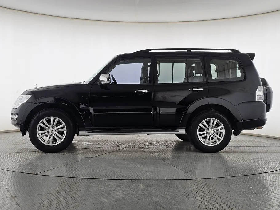 2022 Mitsubishi Pajero GLS 4Doors 
