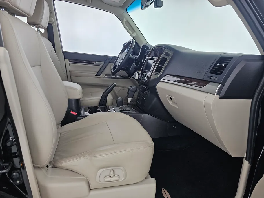 2022 Mitsubishi Pajero GLS 4Doors 