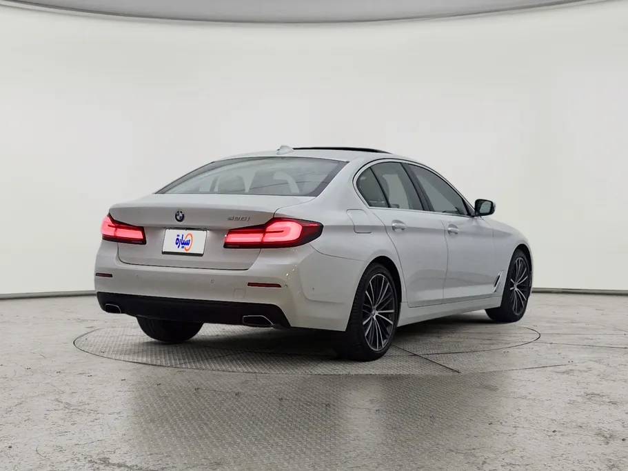 2022 BMW 5 Series 520i 