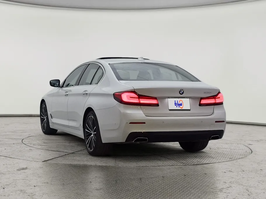 2022 BMW 5 Series 520i 