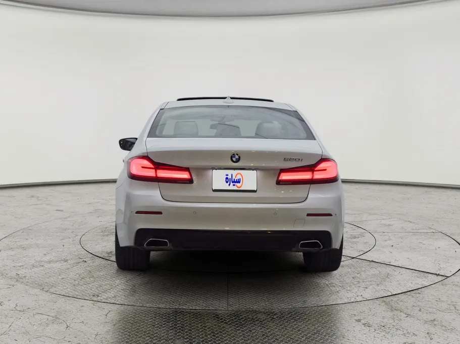 2022 BMW 5 Series 520i 