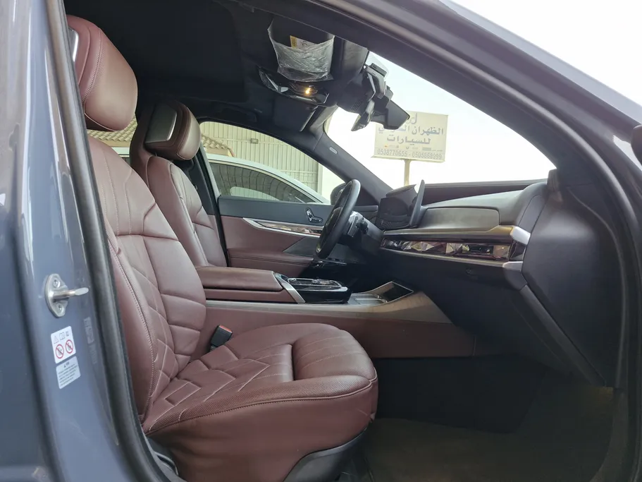 2023 BMW 7 Series 740 i 