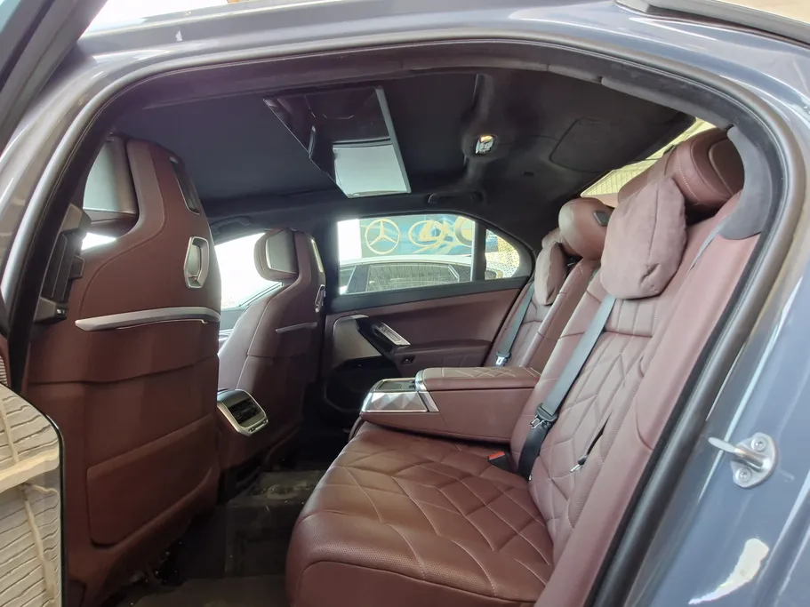 2023 BMW 7 Series 740 i 