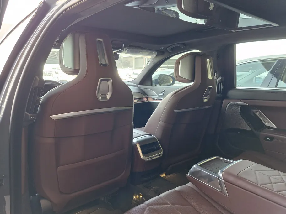 2023 BMW 7 Series 740 i 