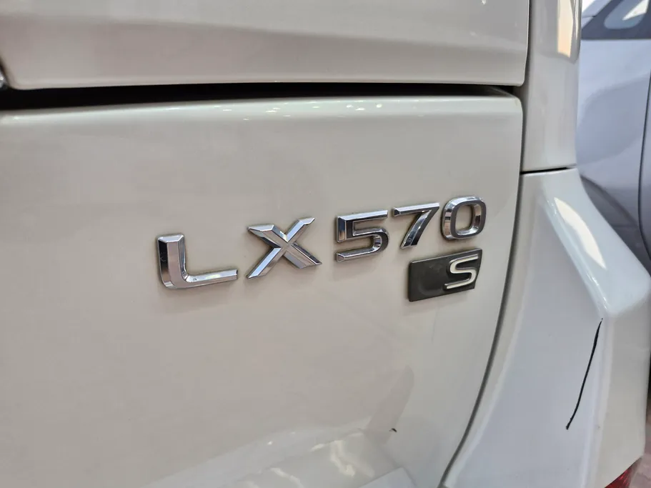 2018 Lexus LX 570 S 