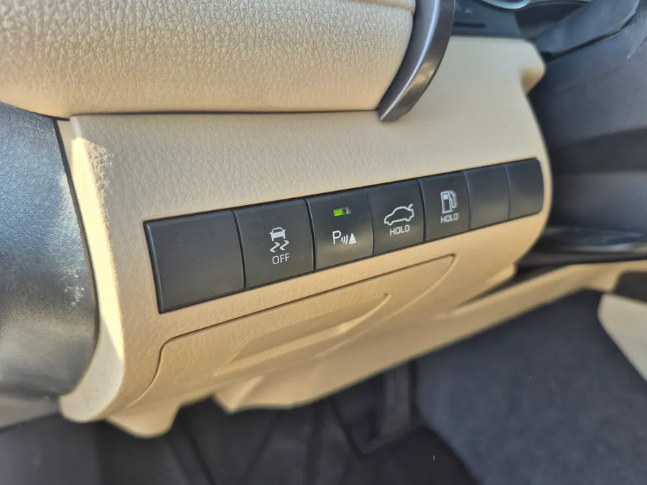 2022 Toyota Camry  LE HEV 