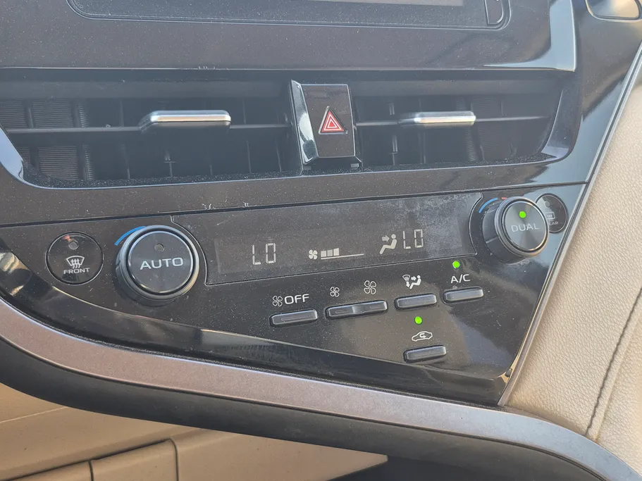2022 Toyota Camry  LE HEV 