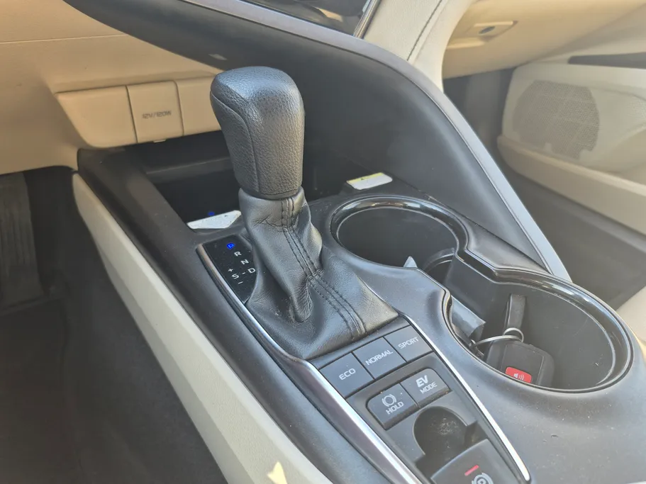 2022 Toyota Camry  LE HEV 