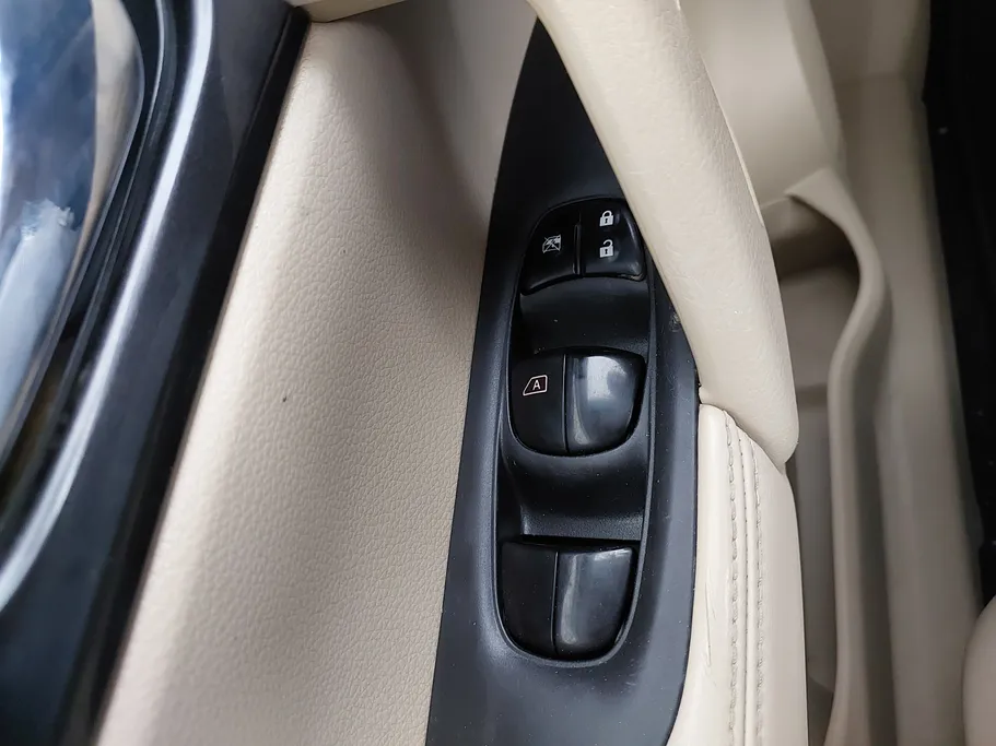 2022 نيسان Xtrail S 5 Seats 