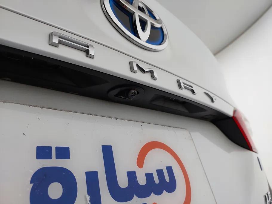 تويوتا كامري LE HEV 2022 