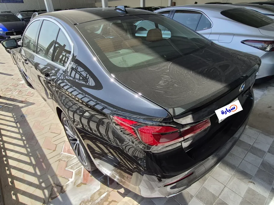 بي ام دبليو الفئة الخامسة 520i 2023 