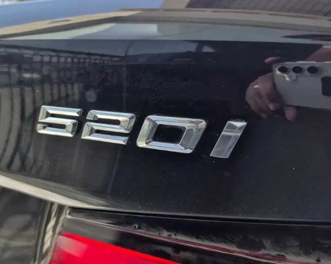 بي ام دبليو الفئة الخامسة 520i 2023 