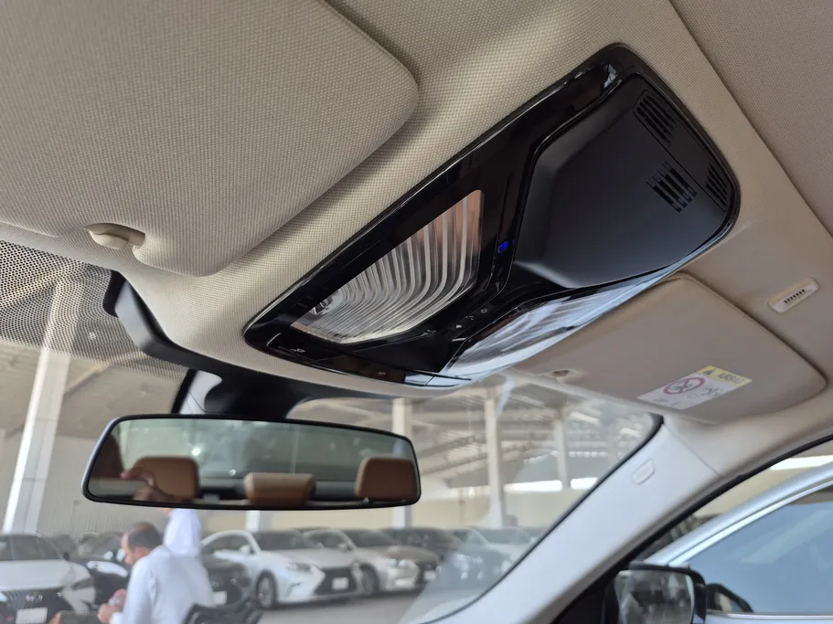 بي ام دبليو الفئة الخامسة 520i 2023 