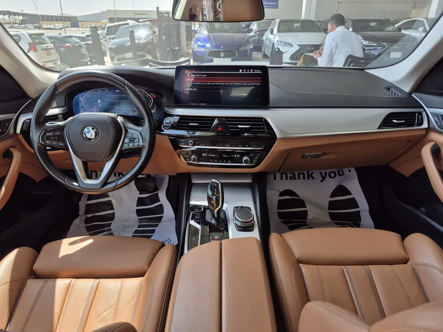 بي ام دبليو الفئة الخامسة 520i 2023 