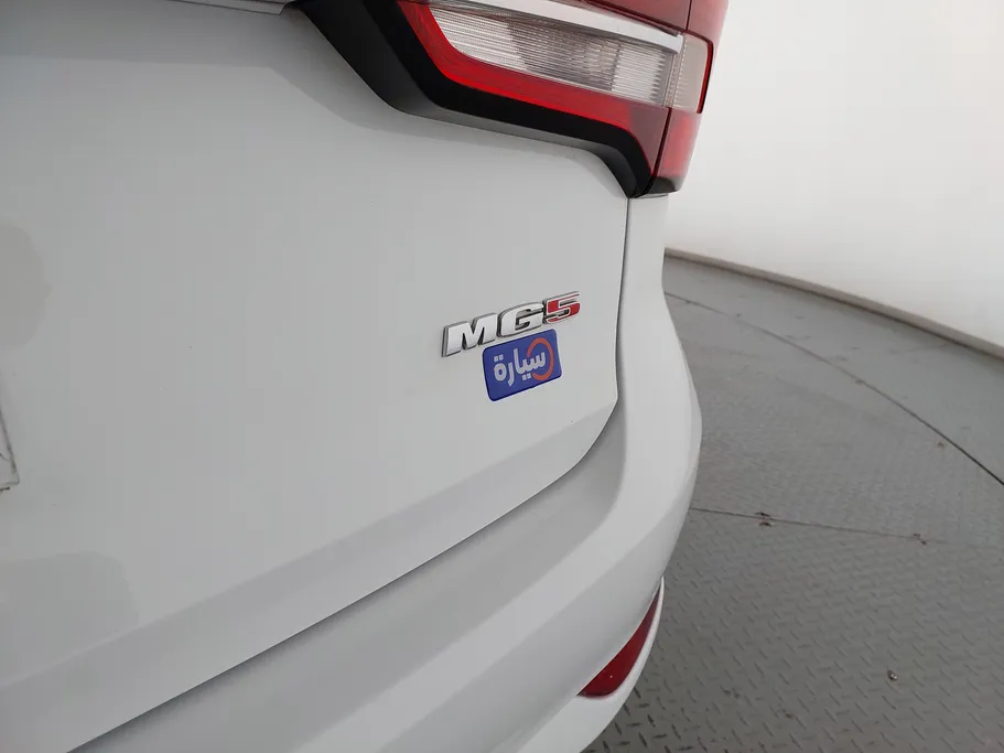 2022 MG 5 STD 