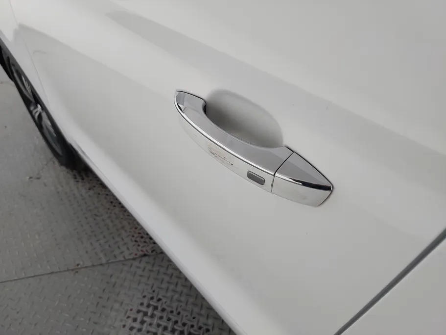 2023 MG ZS LUX 