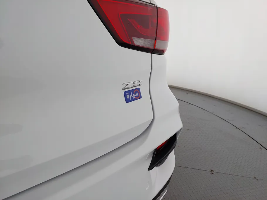 2023 MG ZS LUX 