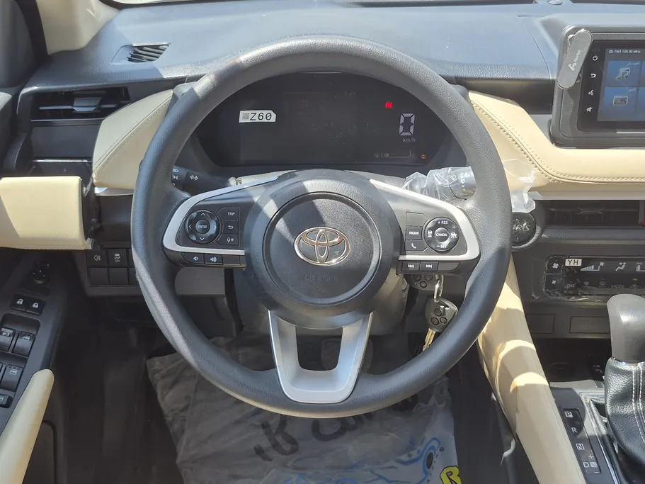 2023 Toyota Yaris  Y Plus 