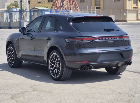 2021 Porsche Macan BASE 