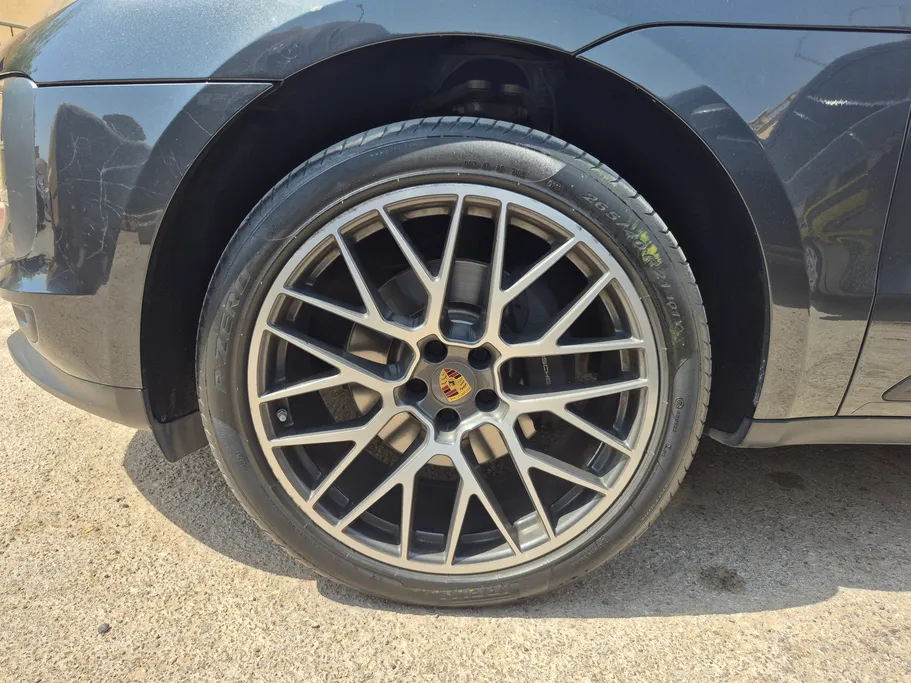2021 Porsche Macan BASE 