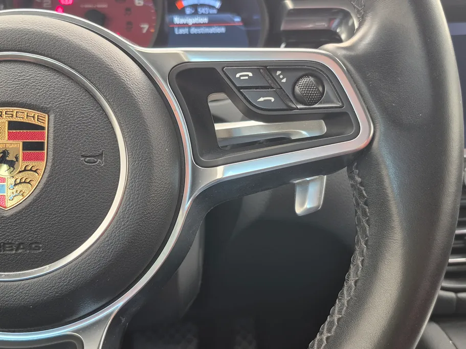 2021 Porsche Macan BASE 