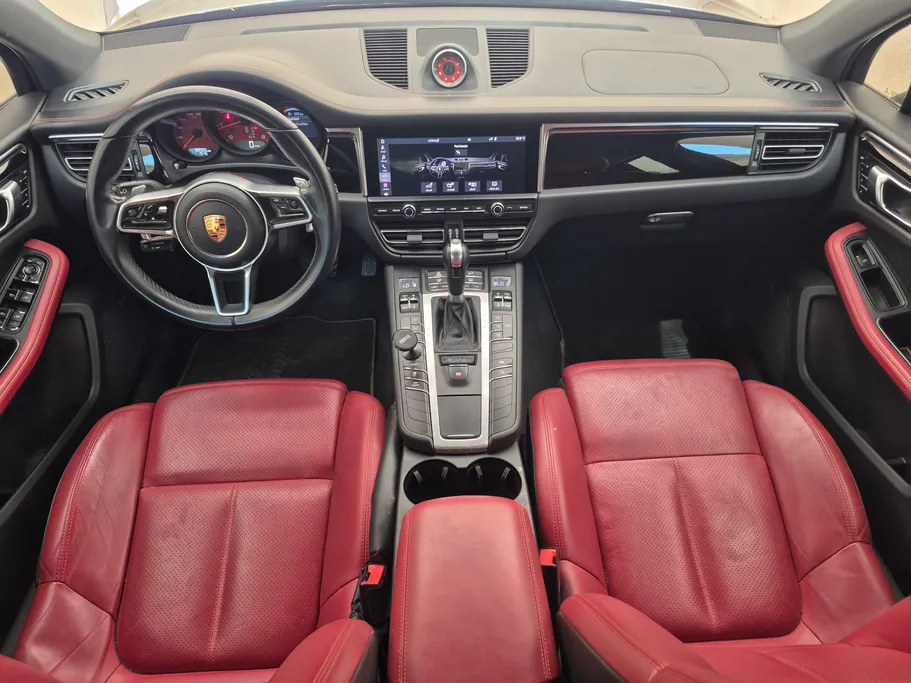 2021 Porsche Macan BASE 