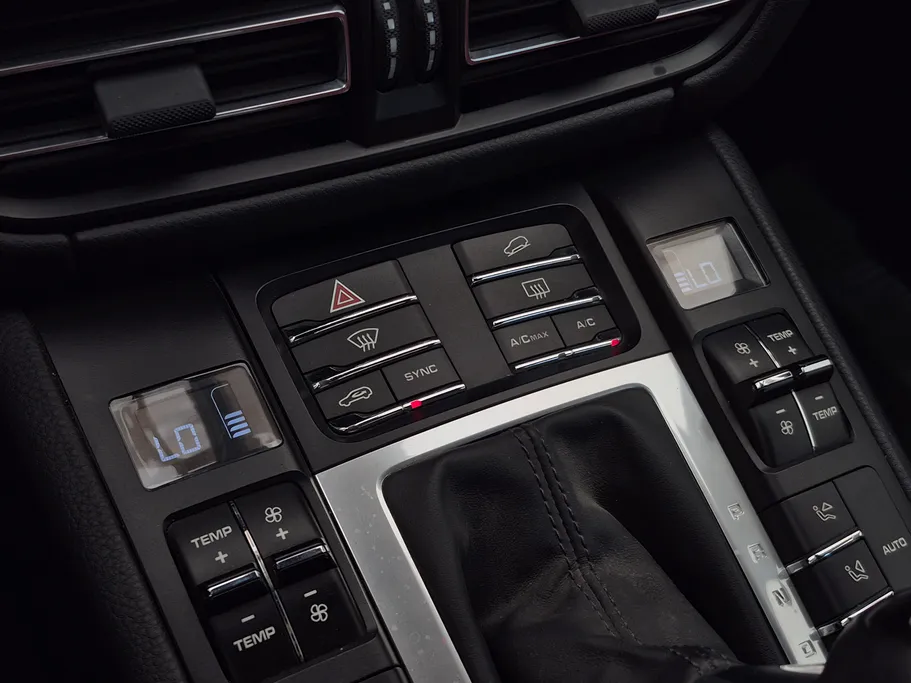 2021 Porsche Macan BASE 