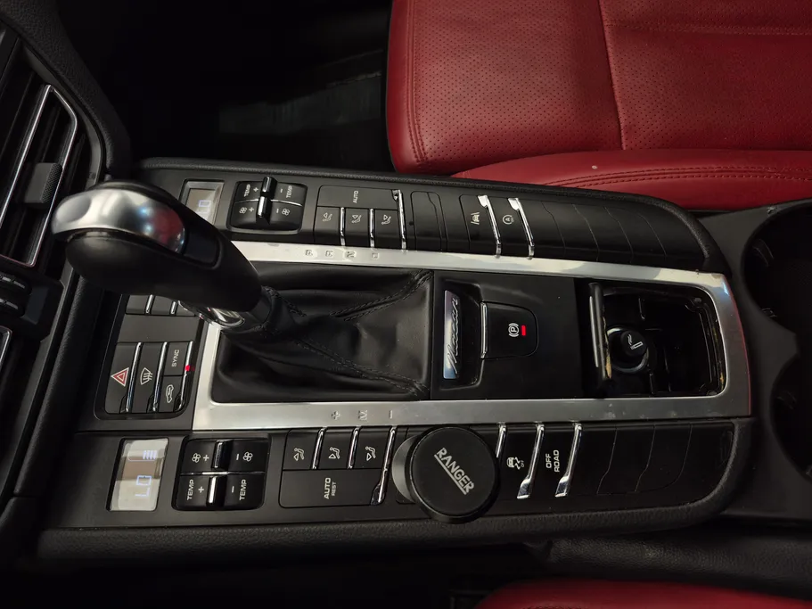 2021 Porsche Macan BASE 