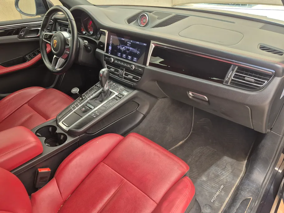2021 Porsche Macan BASE 