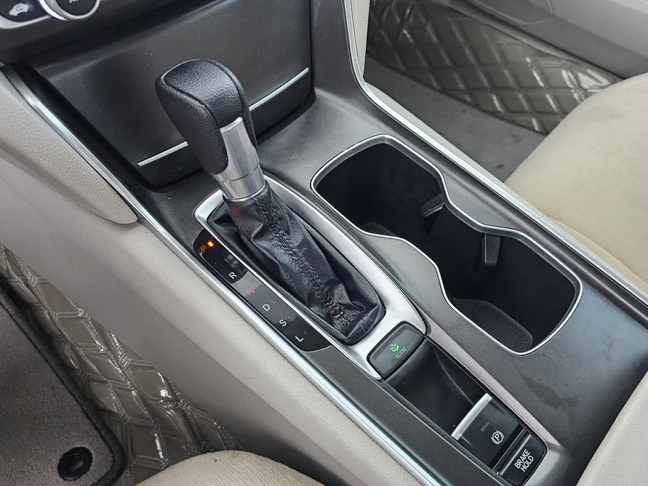 هوندا اكورد LX 2022 