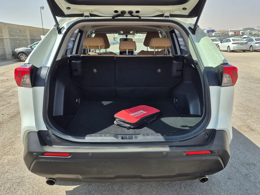 2022 Toyota RAV4 LE 