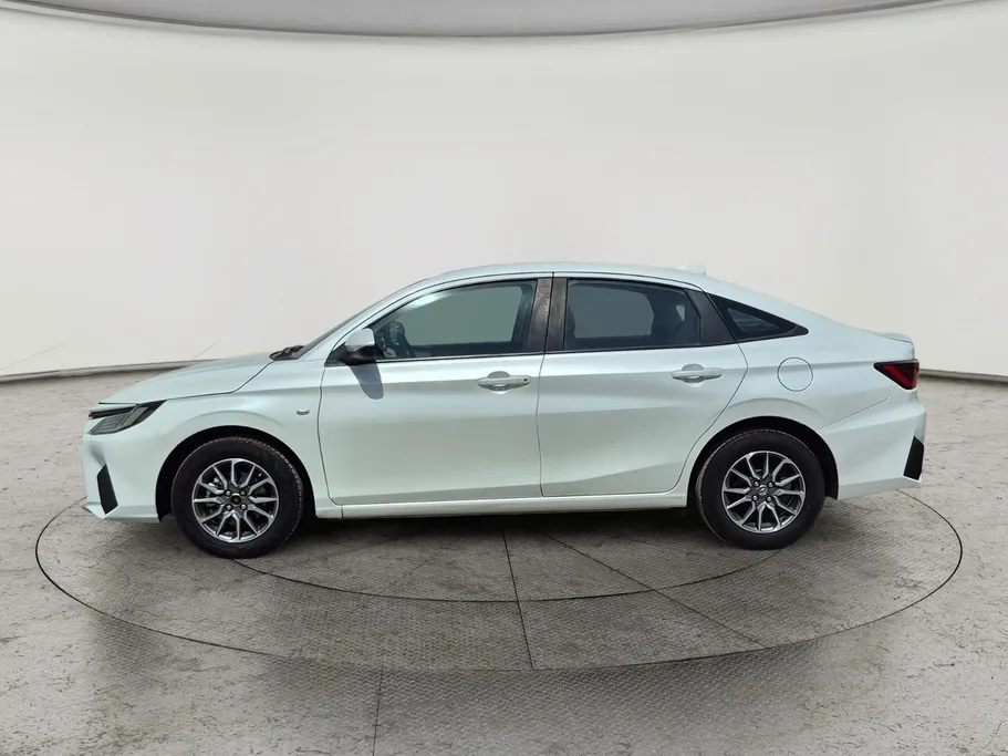 2024 Toyota Yaris  Y 